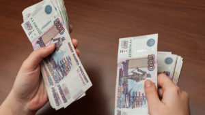 давать российские деньги фото