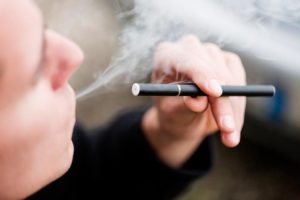 Можно ли курить в подъезде электронные сигареты